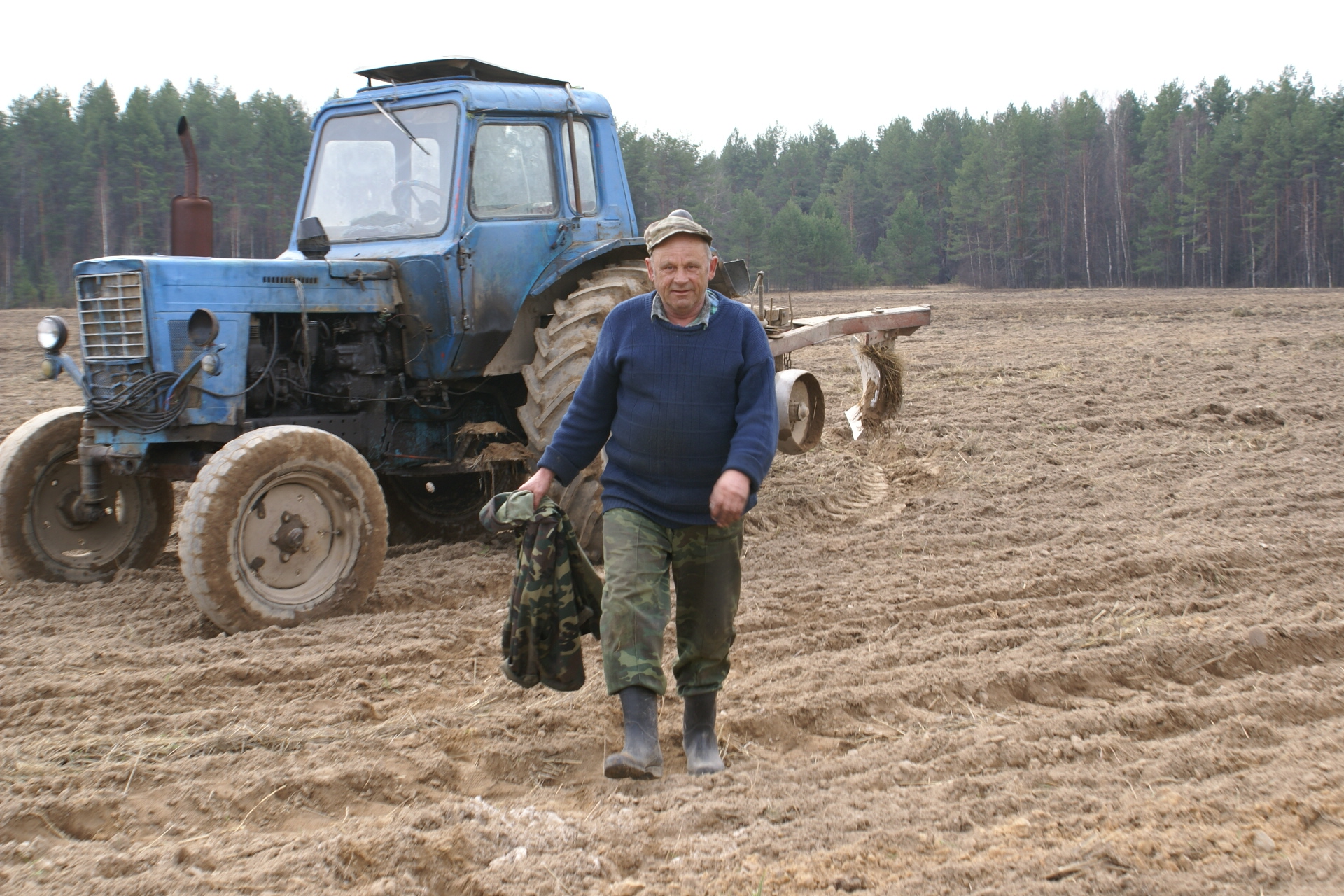 Пока живет село