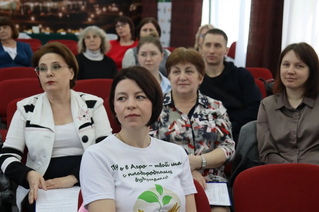 Учителя агротехклассов Фото Минсельхоз НО (2).jpg
